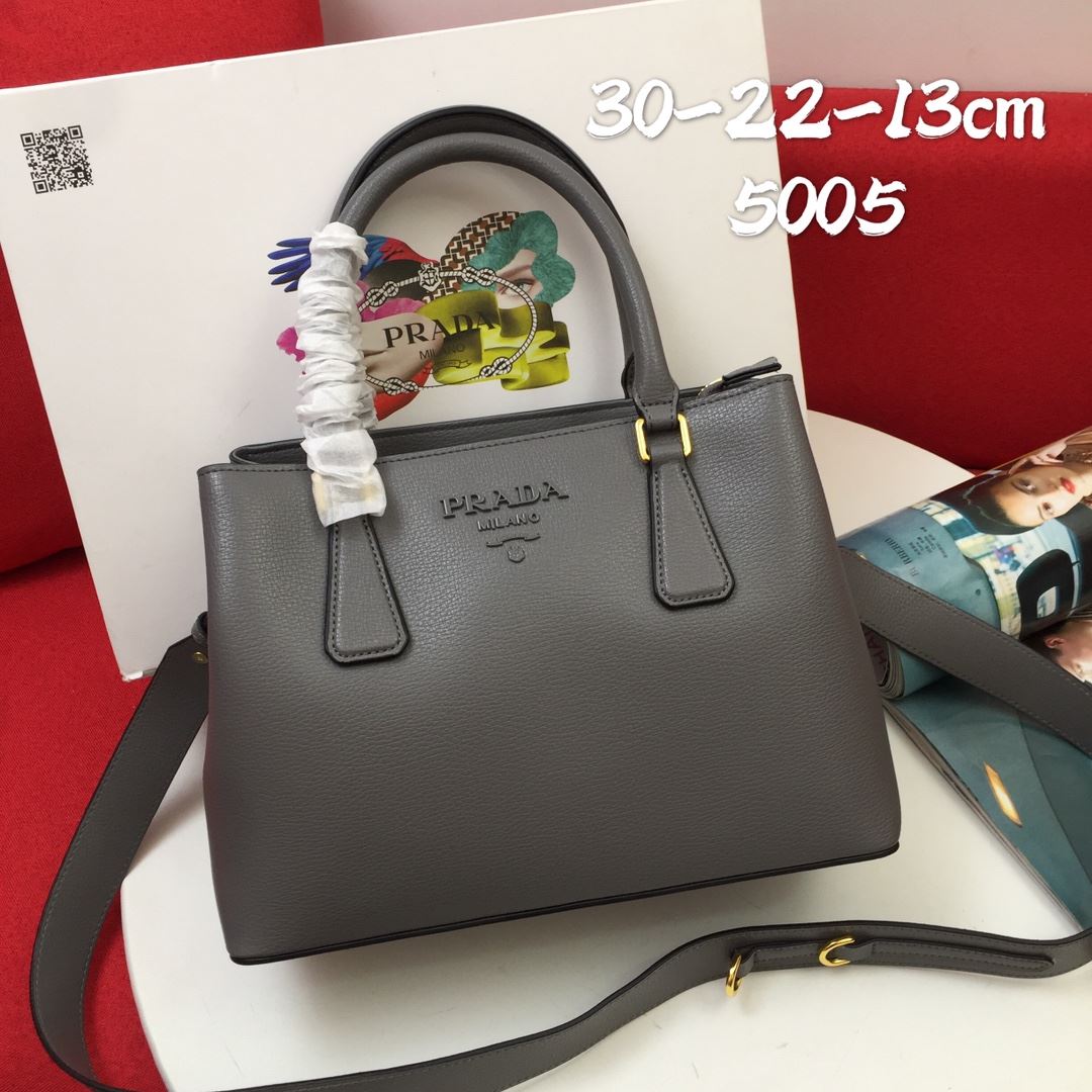 Pra*a shopping bags